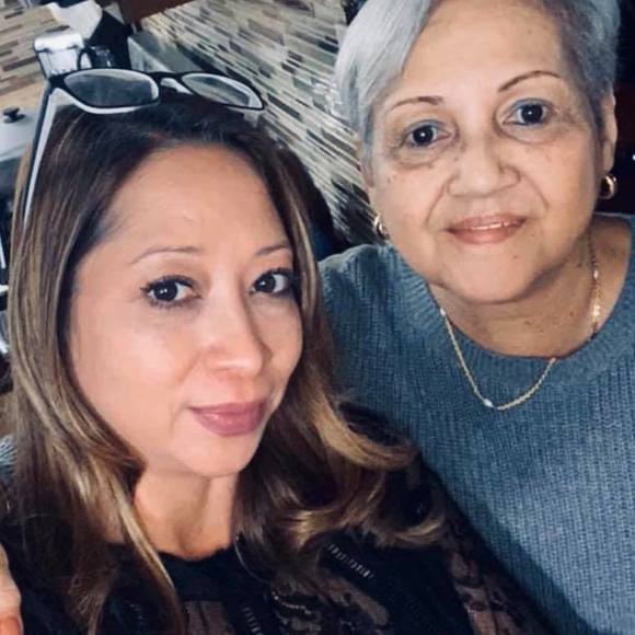 Profile Picture of Debora Aquiar (@debbs3) on Poshmark