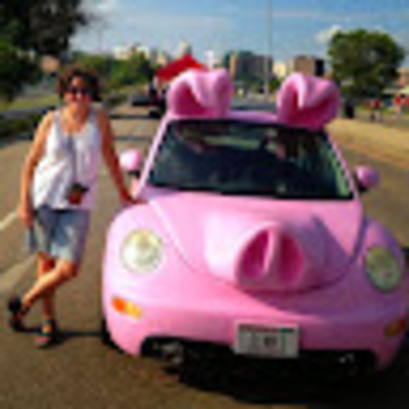 Profile Picture of Kathleen Haas (@katehiobs) on Poshmark