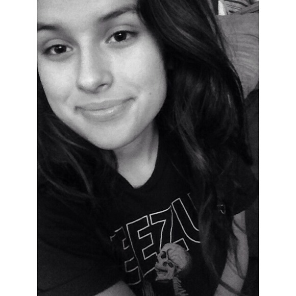 Profile Picture of Jordyn Mihok (@jordynidk) on Poshmark