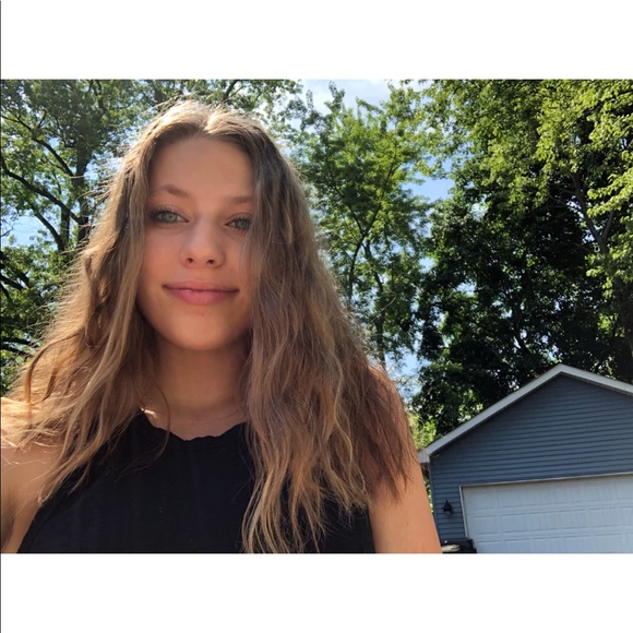 Profile Picture of Tia Pablecas (@tttiiiaaa) on Poshmark