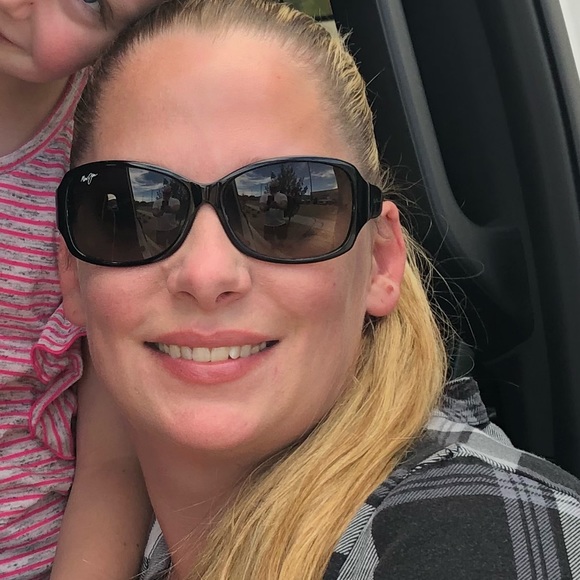 Profile Picture of Tiffannie Chorak (@tiffanniec) on Poshmark