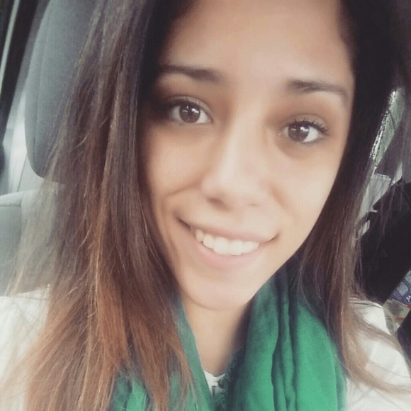 Profile Picture of Deja Nakooka (@okilakila) on Poshmark