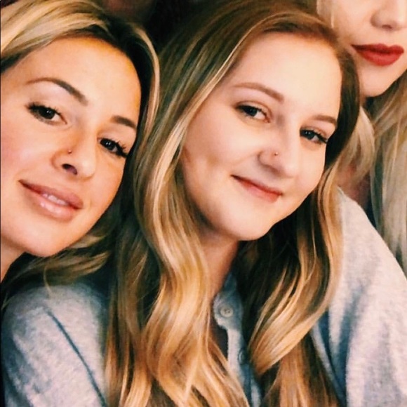 Ruby Bekebrede - Poshmark Profile Picture of Ruby Bekebrede (@rubybekebrede) on Poshmark