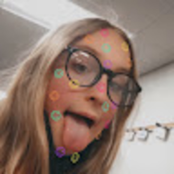 Profile Picture of Natalie Stech (@stechnatalie) on Poshmark