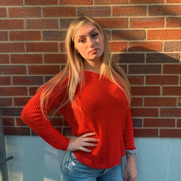 Profile Picture of Danielle Hamlin (@danielle_456) on Poshmark