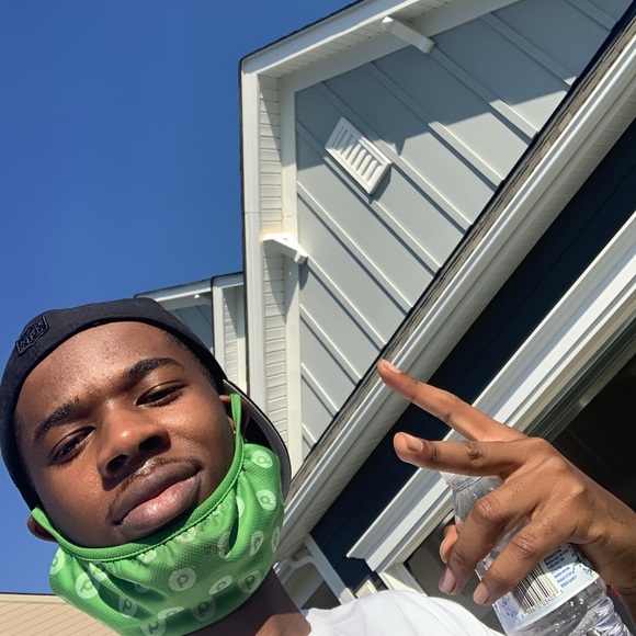 Profile Picture of Nigel Levins (@mnmboi8776) on Poshmark