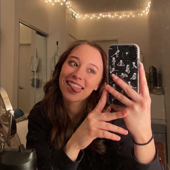 Profile Picture of Leah Chadwick (@leahchadwick) on Poshmark