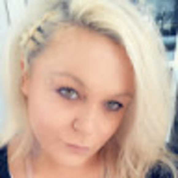 Profile Picture of Katt Effert (@kattillackat) on Poshmark