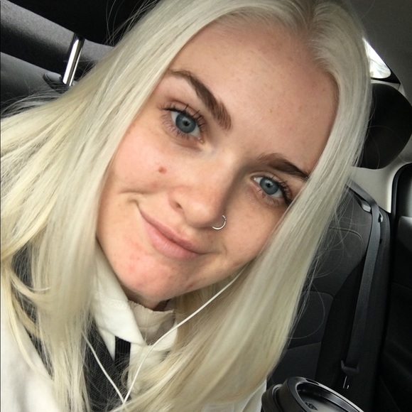 Profile Picture of Tess Greenham (@tessgreenham) on Poshmark