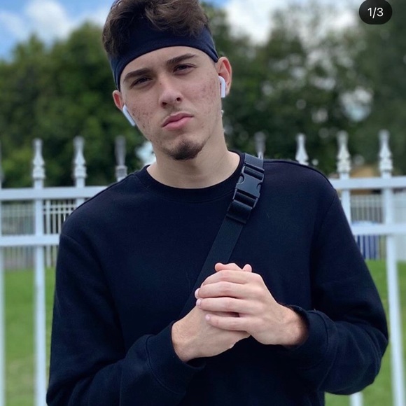 Nathan Mavarck - Poshmark Profile Picture of Nathan Mavarck (@nathanmavarck) on Poshmark