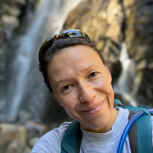 Profile Picture of Ellen Dechiro (@ellendechiro) on Poshmark