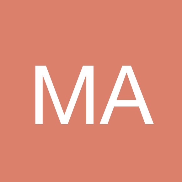 Profile Picture of Miranda Alvarado (@mirandabz) on Poshmark