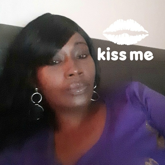 Profile Picture of Lakisha Mackins (@keshamackins) on Poshmark