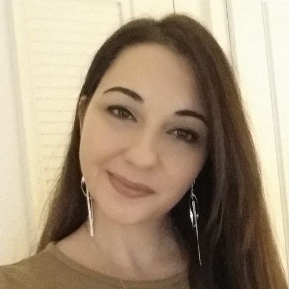 Profile Picture of Danina Blazeski (@danina05) on Poshmark