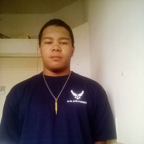 Profile Picture of Steven Silvas (@silvas194) on Poshmark