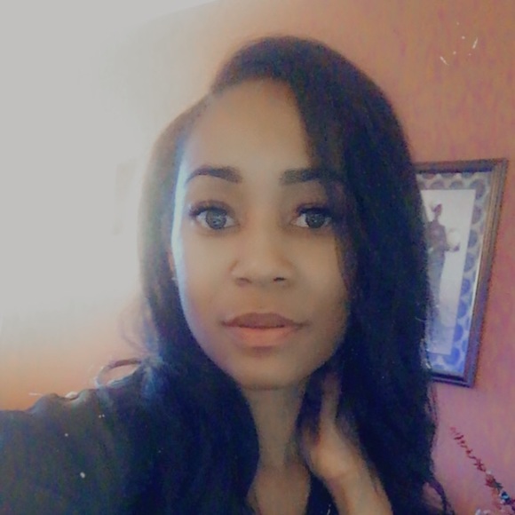 Profile Picture of Erica Draper (@draper30) on Poshmark