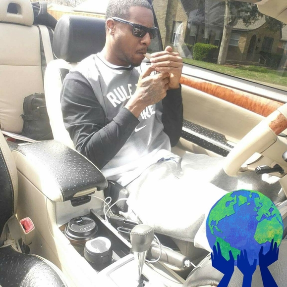 Profile Picture of Kevin Sly (@kevinsly) on Poshmark