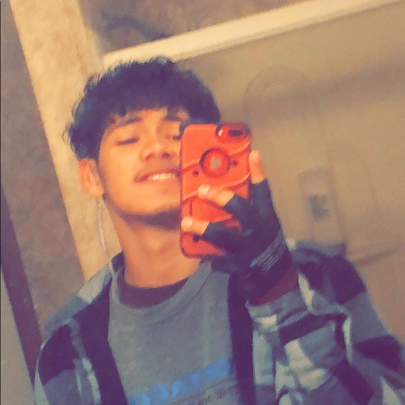 Profile Picture of Carlos Camacho (@carloscamach292) on Poshmark