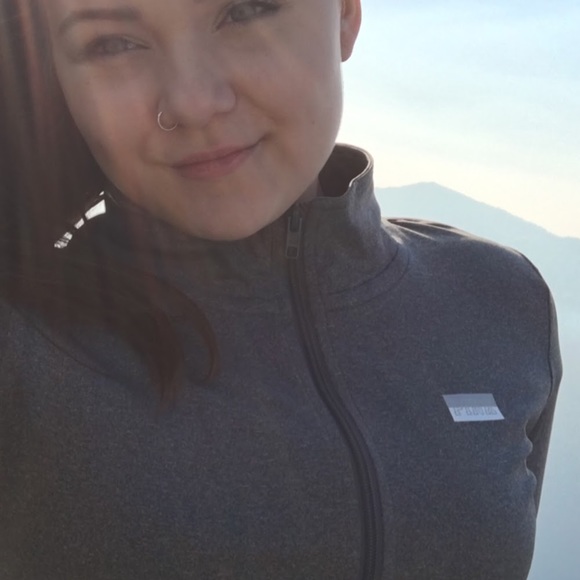 Brooklyn Kolessar - Poshmark Profile Picture of Brooklyn Kolessar (@bkolessar) on Poshmark