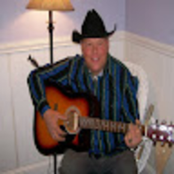 Profile Picture of Larry Kaniecki (@lrrknck) on Poshmark