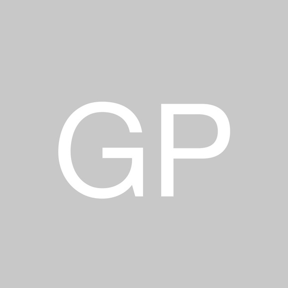 Profile Picture of Garth Philip (@pajlsxmhynrk_bc) on Poshmark