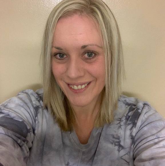 Profile Picture of Caitlin Burrows (@caitlander86) on Poshmark