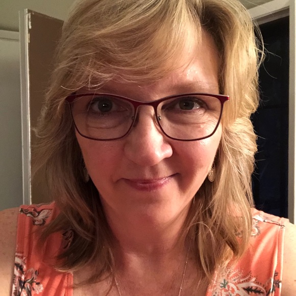 Profile Picture of Ginnette Petras (@gpetras) on Poshmark