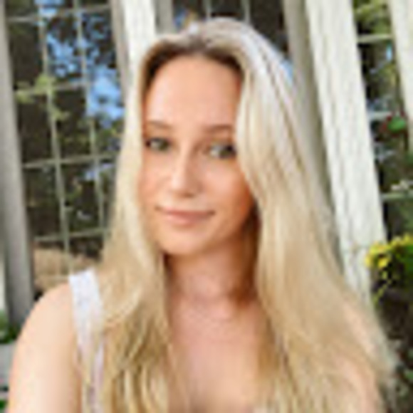 Ava Wadman - Poshmark Profile Picture of Ava Wadman (@ava_wadman) on Poshmark