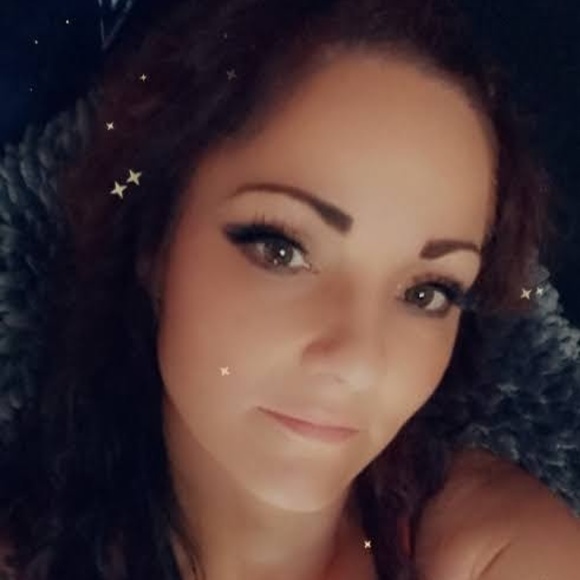 Profile Picture of Melinda Calvert (@redscorpio74) on Poshmark