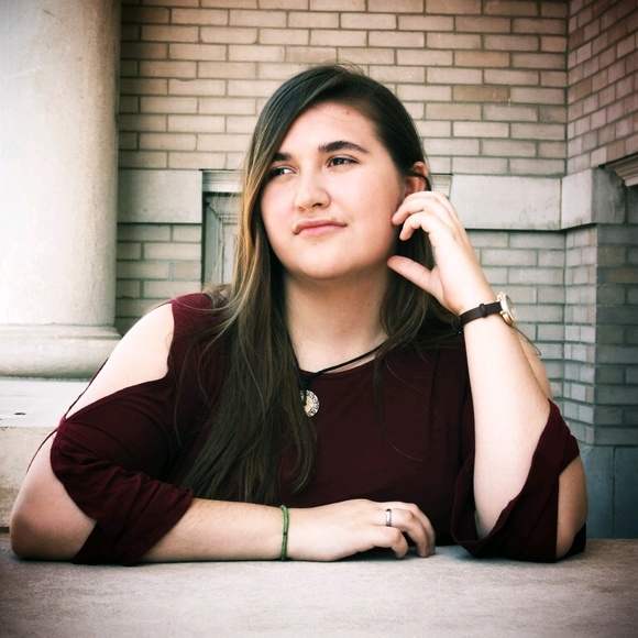 Profile Picture of Sydnye Heffley (@sydnyechey) on Poshmark