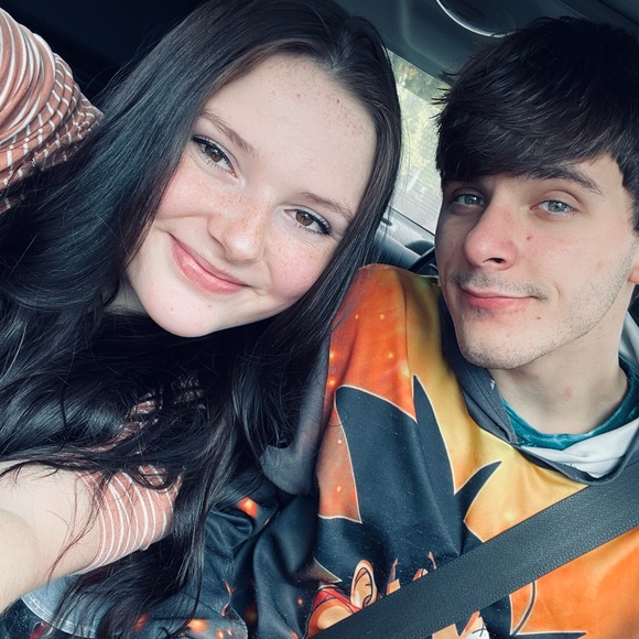 Profile Picture of Mel Adams (@meladams803) on Poshmark