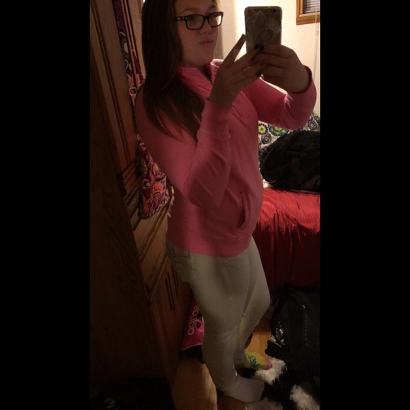 Profile Picture of Hannah Simms (@hannah_simms16) on Poshmark