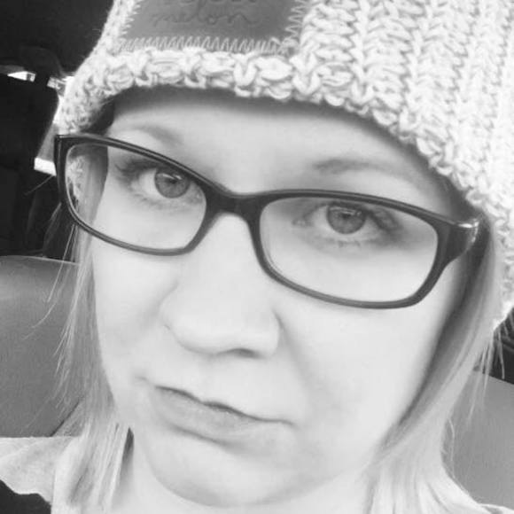 Profile Picture of Shannon Oslund (@soslund) on Poshmark