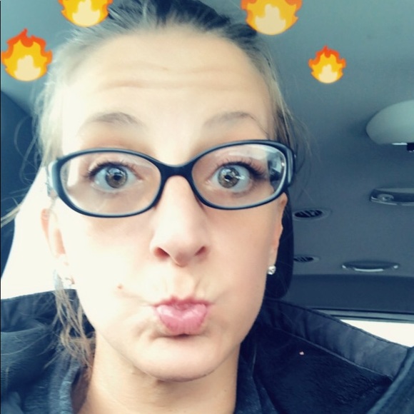 Profile Picture of Kristi Lombardo (@kristi2244) on Poshmark