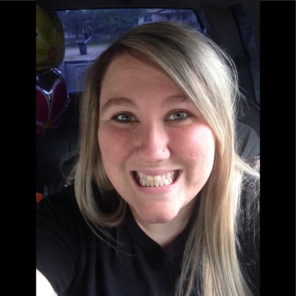 Profile Picture of Heather Neal (@neal0713) on Poshmark