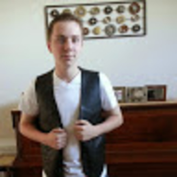 Profile Picture of Michael Burrows (@michael_burrows) on Poshmark
