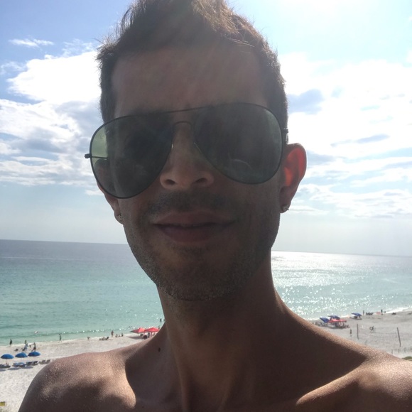 Profile Picture of Alex Carrion (@alexdagreat33) on Poshmark