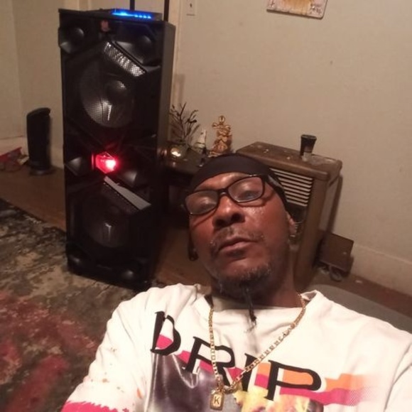 Profile Picture of Kenneth Aaron (@trainmoney27) on Poshmark