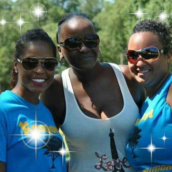 Profile Picture of Tinisha d. Embery (@msembery) on Poshmark