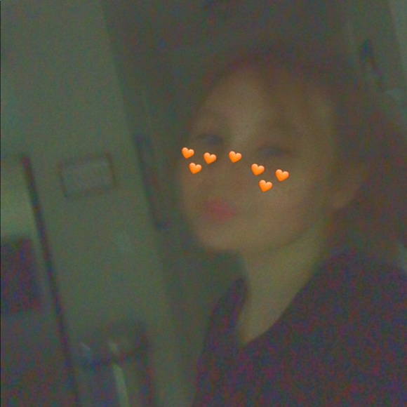 Profile Picture of Leah Brentzel (@laaehb) on Poshmark