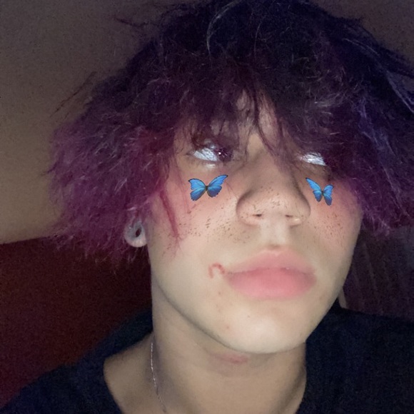 Profile Picture of Andrew Garcia (@imtrxsh) on Poshmark