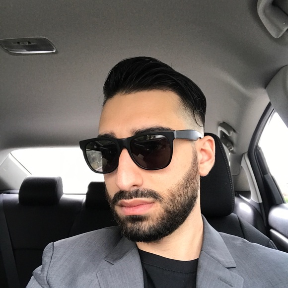 Profile Picture of Vincent Naccarato (@vinnacc) on Poshmark