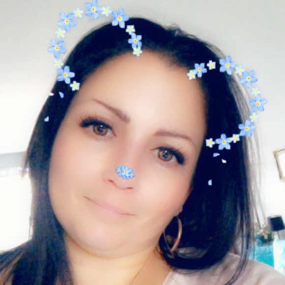 Profile Picture of Christi Derose (@christi228) on Poshmark