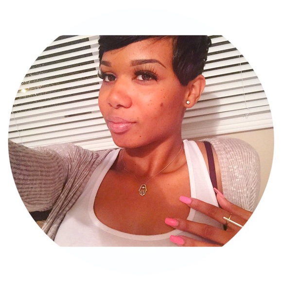 Profile Picture of Simone Culver (@sdotcolette) on Poshmark