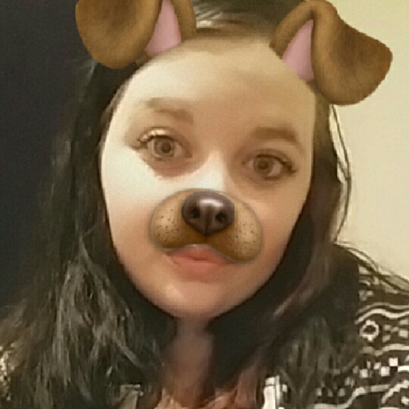 Profile Picture of Mk Brede (@mkbbbbb) on Poshmark