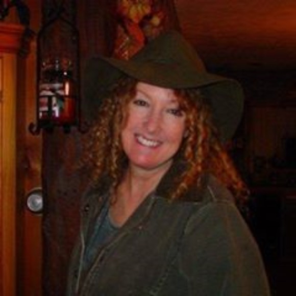 Sylvia Poulin - Poshmark Profile Picture of Sylvia Poulin (@sweetlotis61) on Poshmark