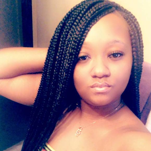Profile Picture of Bella James (@kiwisquirts) on Poshmark