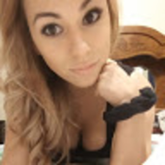 Profile Picture of Candise Smalley (@candisesmalley) on Poshmark