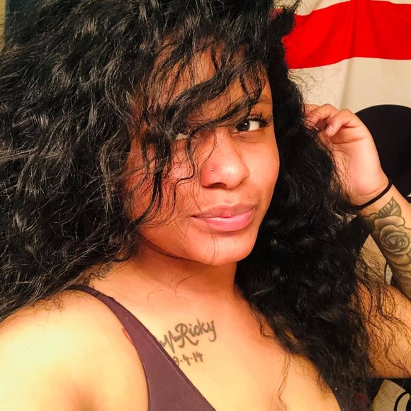 Profile Picture of Deedee Thompson (@deedeethompson) on Poshmark