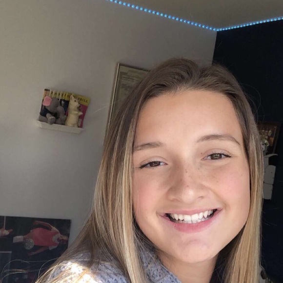 Profile Picture of Grace Wolsieffer (@gracewolsieffer) on Poshmark